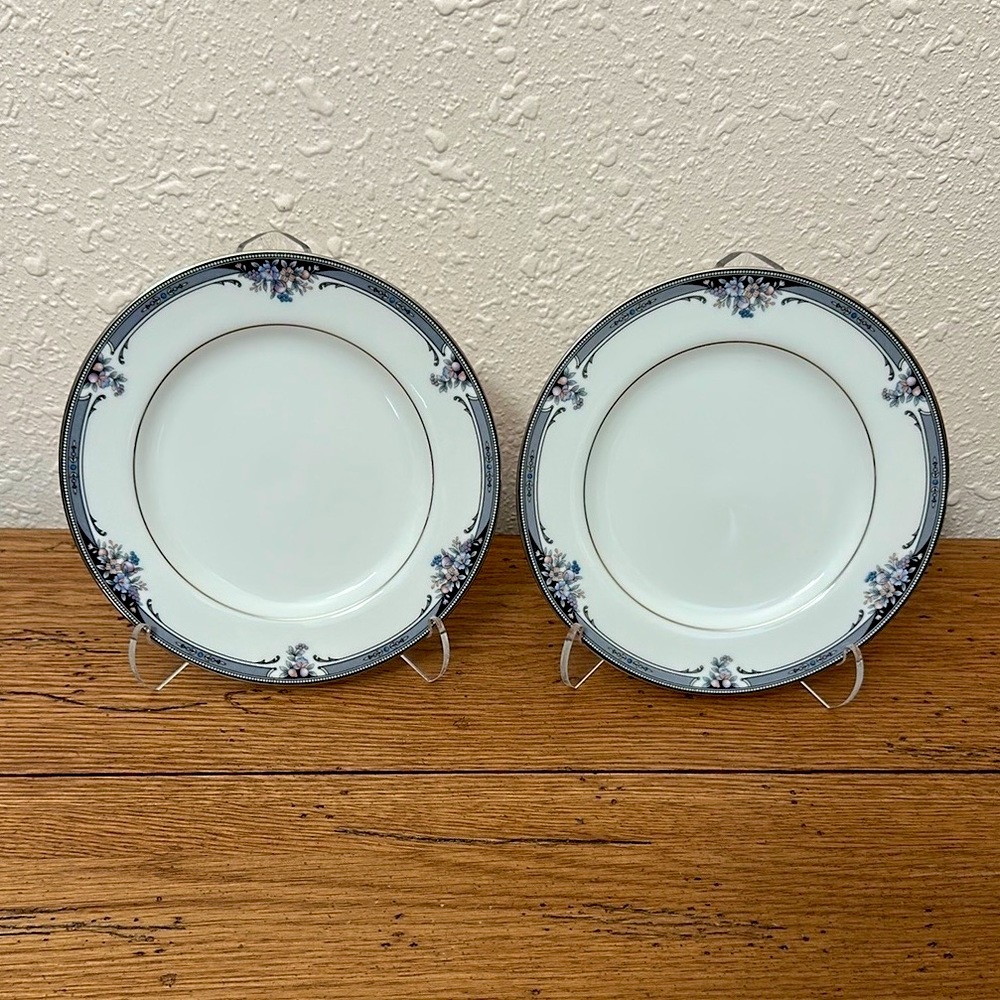 Noritake Squirewood White and Gray Dessert Appetizer Plates set of two